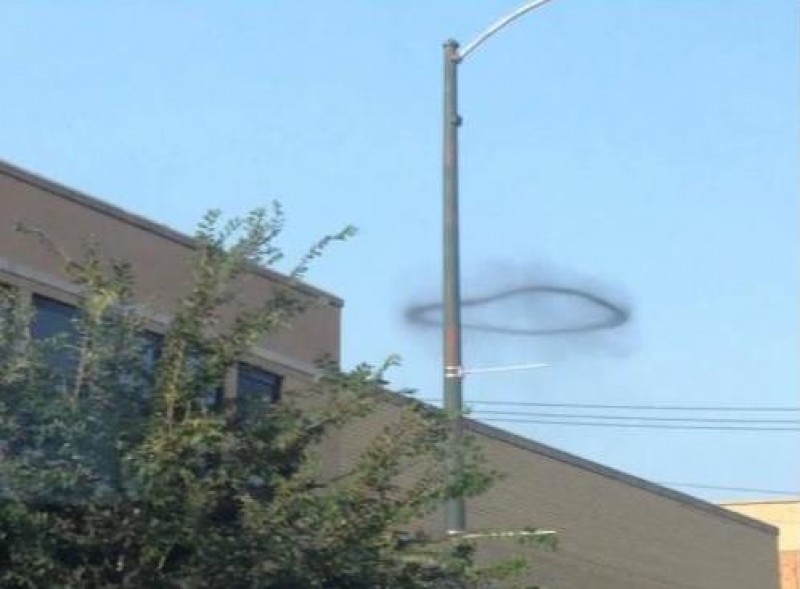 Esta imagem de anel negro foi vista no céu do Reino Unido.