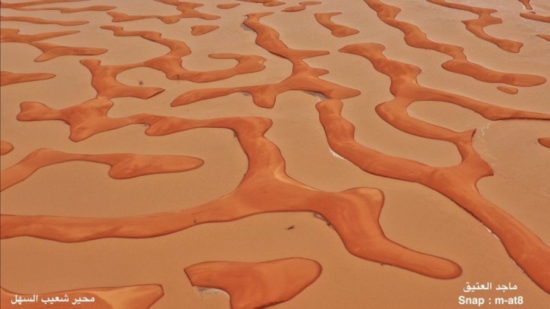 O deserto da Arábia Saudita parece uma maré baixa durante enchentes sem precedentes em dezembro de 2018. via Twitter