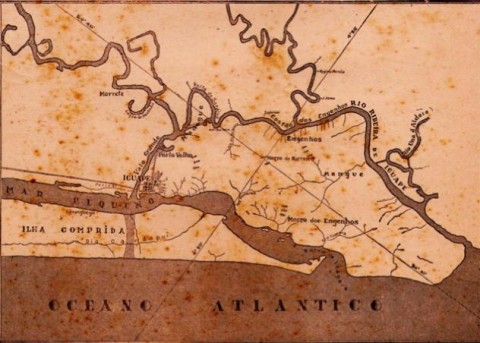 Ilustração mostra o desvio que fizeram no Ribeira de Iguape, com a abertura do Canal do Valo Grande, algoz do Lagamar. 