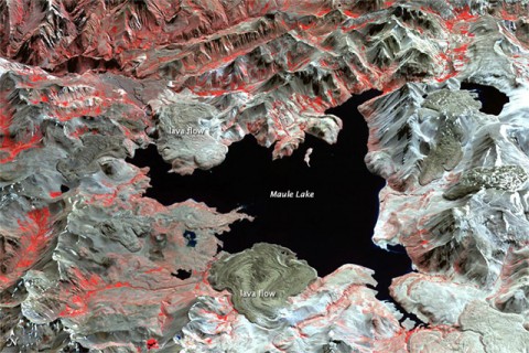 Imagem de satélite mostra localização e formato de Laguna del Maule.