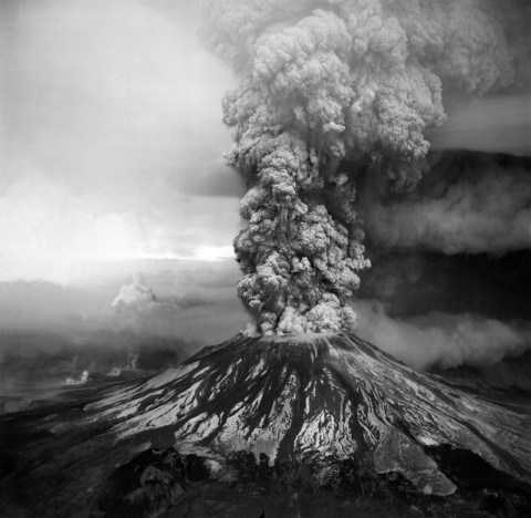 A erupção do Monte Santa Helena causou a morte de 57 pessoas. Crédito: KPA/Zuma/REX/Shutterstock