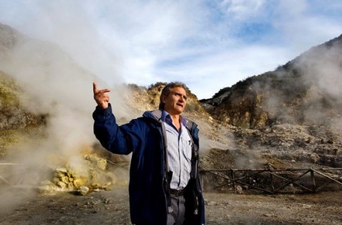 Giuseppe Mastrolorenzo, vulcanólogo do Observatório Vesuviano.