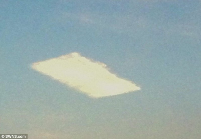 Misteriosas nuvens quadradas sobre Devon, Reino Unido. Via Daily Mail