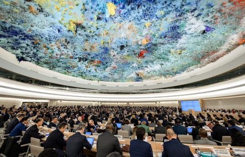 O Conselho dos Direitos Humanos da ONU reunido em Genebra, em 24 de fevereiro, sob a cúpula pintada por Miquel Barceló. FABRICE COFFRINI / GETTY IMAGES.