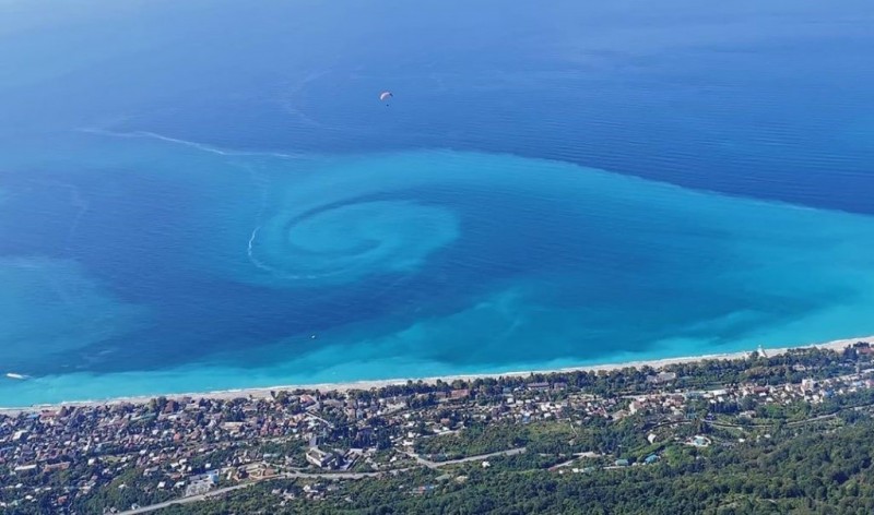 Misteriosa espiral se forma no Mar Negro. 