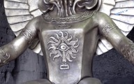 Estátua do antigo deus do sacrifício de crianças é exibida em Roma