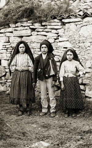 Lúcia, Francisco e Jacinta.