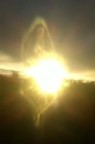 Imagem de Nossa Senhora aparece no céu ao redor do sol nascente (vídeo)