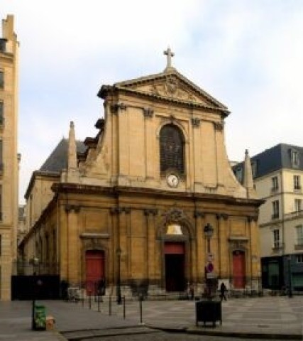 Numa praÃ§a de forma caprichosa, Place des Petits PÃ¨res, situada nÃ£o muito longe do Louvre, em meio a um emaranhado de ruas muito pitorescas, tÃ­picas da velha Paris, ergue-se a BasÃ­lica de Nossa Senhora das VitÃ³rias.