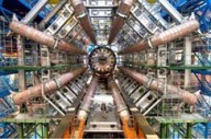 Os oito raios da máquina do CERN.