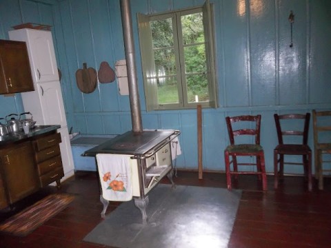 Interior da casa: cozinha.