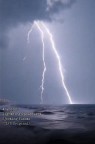 AS FORÇAS QUE ESTÃO NO CÉU SERÃO ABALADAS (Mc 13, 25) - Relâmpagos incomuns ou explosão em nuvens ejetando plasma?