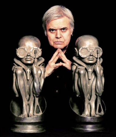 HR. Giger, el creador del monstruo alienígena, es un satanista confeso, y sus obras, como el Necronomicon, son blasfemos y pornográficos. 