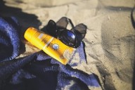 DE OLHO NA COMPOSIÇÃO DO PRODUTO! Substâncias perigosas do protetor solar ficam no sangue por até 7 dias, diz estudo