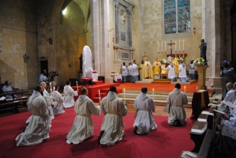 Franciscanos da Imaculada, acusados de um escasso %u201Cpensar com a Igreja%u201D e de um apego excessivo ao Rito Romano antigo.