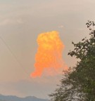 Parece um incêndio no céu: Nuvem tipo cumuloninbus, cor de fogo, aparece no céu de Aramango, Bagua, Amazonas (Peru) 