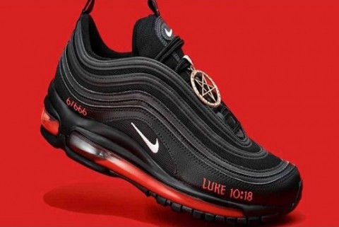 Nike revela ‘Sapatos De Satanás’ que contêm sangue humano e são ...