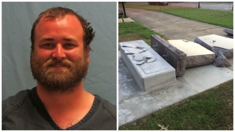 Michael Tate Reed destruiu o monumento dos Dez Mandamentos menos de 24 horas depois de sua inauguração. 