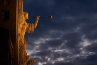 03 de Abril de 2020 - O Rosário na mão e o Crucifixo exorcizado devem ser erguidos por vós nas horas da noite ou pela madrugada! Isso eliminará a força obscura que cresceu como um gigante.