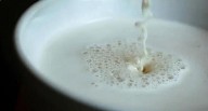 Aprendendo alternativas (porque os dias são maus...) Aprenda a fazer leite de aveia caseiro