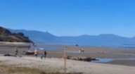 Mar recua de forma assustadora na Praia do Camaroeiro, Caraguatatuba – SP (vídeo)