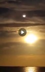 O que é isto logo acima do Sol?